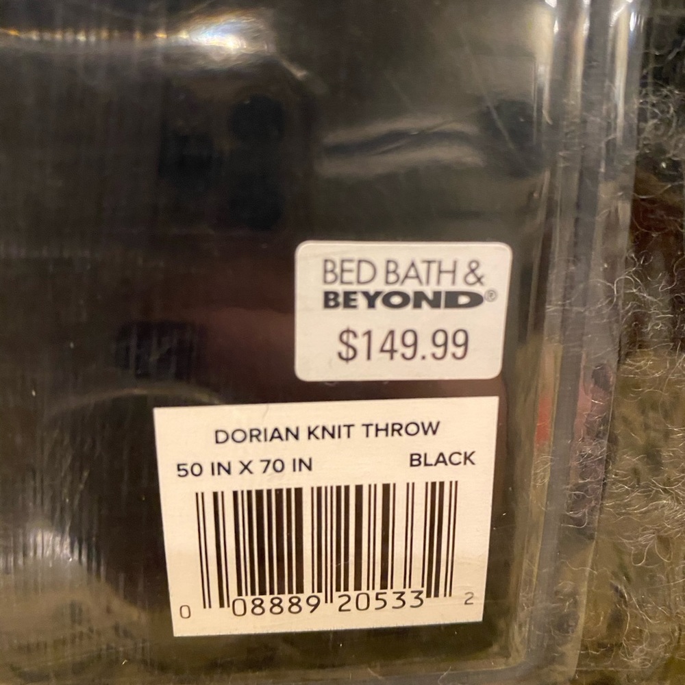 LAST ONE! UGG Dorian Knit Throw in Black 50x70in - Picture 4 of 7